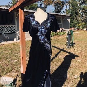 Tasteful Long Black Gown With Beads And Sequins Floral Design S8